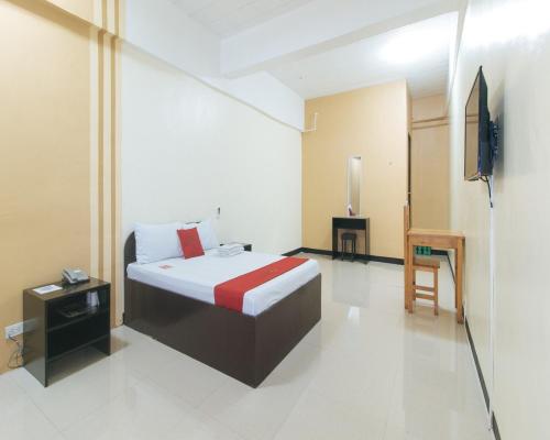 RedDoorz near SM City Muntinlupa, Manila