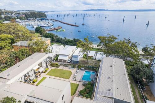 The Poplars, 6,36 Magnus Street - Unit with fabulous views and a complex pool