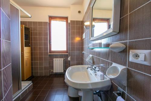 One-Bedroom Apartment image 10