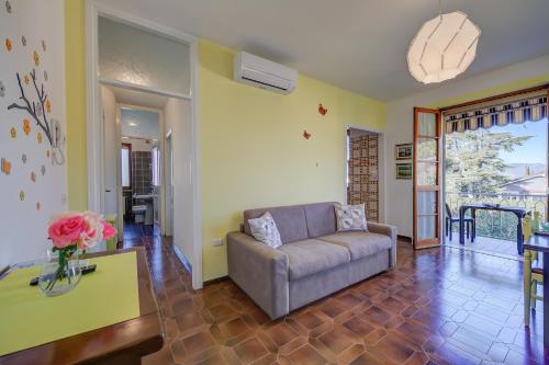 One-Bedroom Apartment image 6