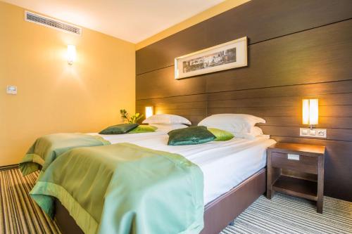 2 twin beds