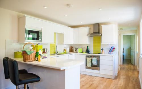 The Retreat, own hot tub, romantic escape, near Lyme Regis in Raymond's Hill