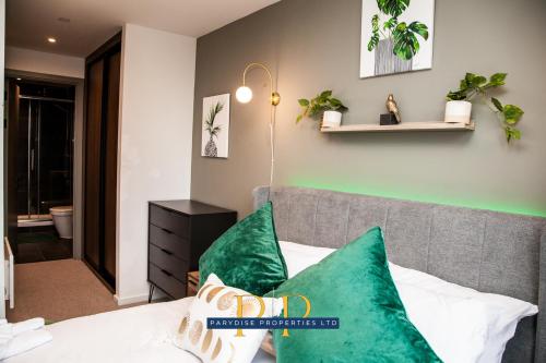Mancunian Skyline Haven - Chic & Sleek 1-Bed near Deansgate and Manchester City Centre - Ideal For Business & Leisure Stays - By Parydise Properties, Manchester (photo 11)