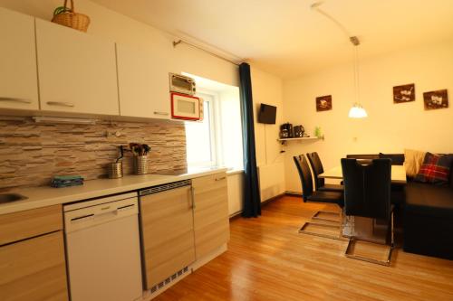Kitchen, Sonntagshof Ferienwohnungen Apartments in Forolach