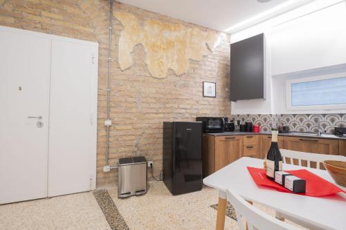 Trastevere Lovely 2 BR Apartment - image 3