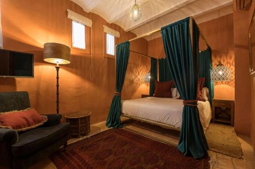 Small Double Room image 4