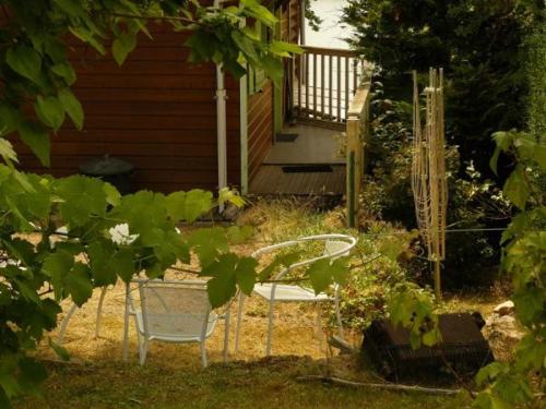 Maison en bois 4 personnes sur lac, Cantal