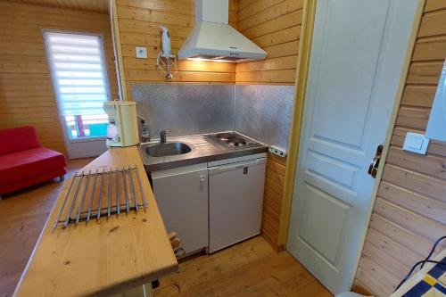 Maison en bois 4 personnes sur lac, Cantal