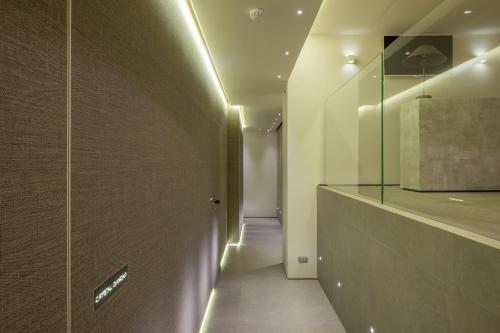 Room 230 Roma Luxury Suites 4
