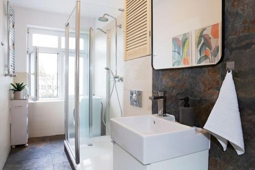 Bright apartment by the park & the river, Breslau (Foto 5)