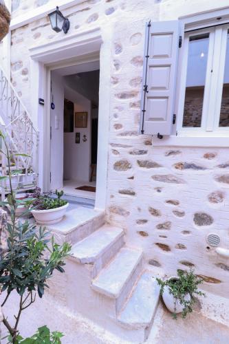 Rustic house in Ano Syros, Áno Sýros (photo 9)
