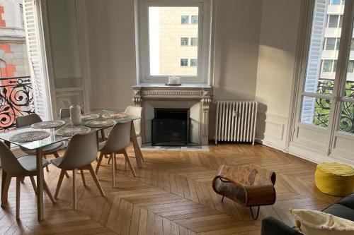 Amazing refurbished flat in Paris V
