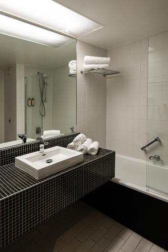 Classic Double Room image 5