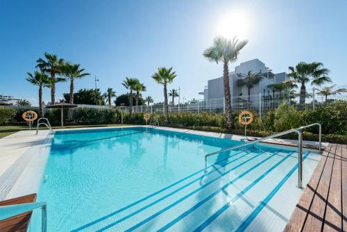 BEACHFRONT LUXURY ROOFTOP PENTHOUSE WIFi POOLS GRILL I O NAC PADDLE - Tap to explore photos