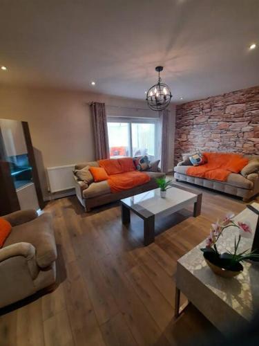 Stunning 5 bedroom House Solihull - Apartment