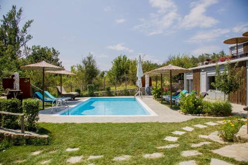 Roxani Aqua Bliss - Serene Garden Getaway - Αχινός