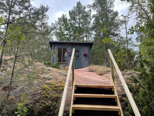 Bastukleven, stuga i Hamnsundets skärgårds idyll