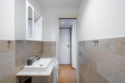 Ticinese Apartment, Milan (photo 7)