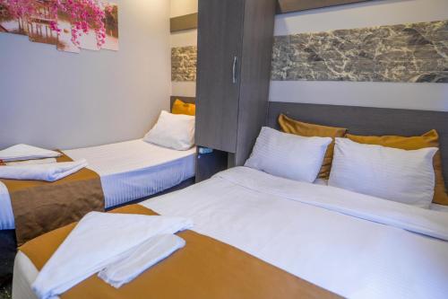 Comfort Triple Room image 10