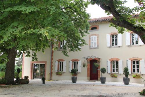 Buitenkant, L'Oustal d'en Paris in Nogaret