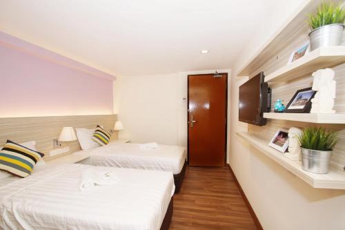 room detail thumbnail 1