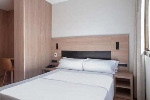 Hotel Lleó - image 8