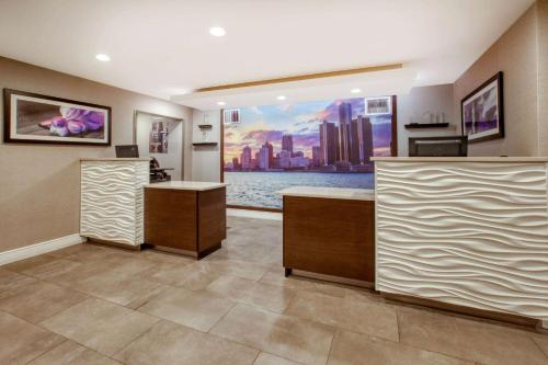 La Quinta by Wyndham Detroit Utica in Utica, USA