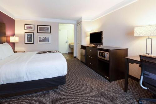 La Quinta by Wyndham Detroit Utica - image 6