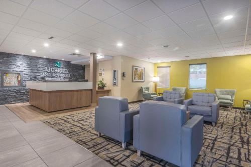 Quality Inn & Suites Windsor - Downtown