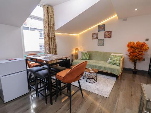 The Cloud Apartment 2 with private parking - image 4