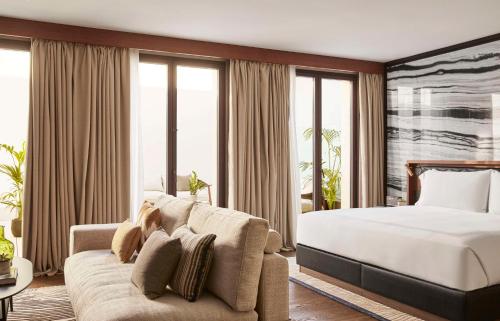 547626434 Thompson Madrid, by Hyatt