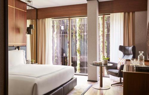 547626442 Thompson Madrid, by Hyatt