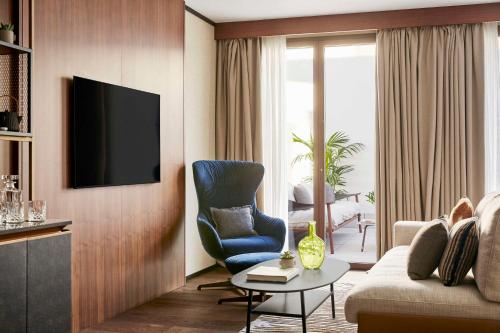 547626618 Thompson Madrid, by Hyatt