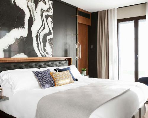 547626695 Thompson Madrid, by Hyatt