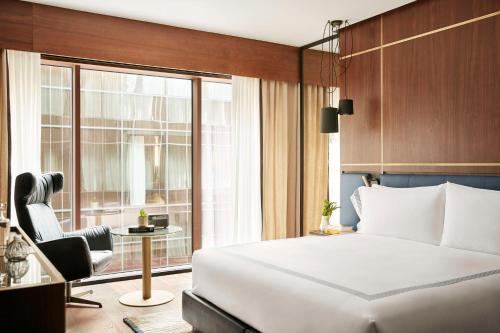 547626922 Thompson Madrid, by Hyatt