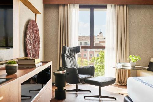 547626939 Thompson Madrid, by Hyatt
