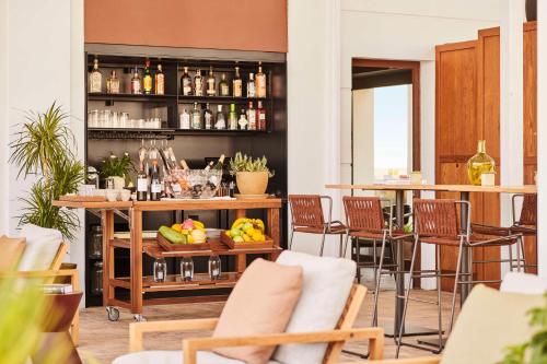 547627269 Thompson Madrid, by Hyatt