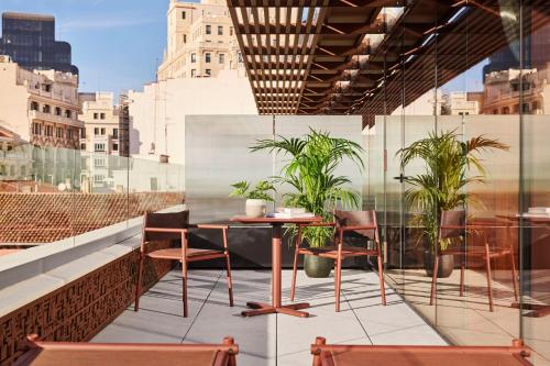 547627277 Thompson Madrid, by Hyatt