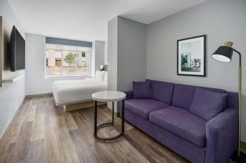 King Studio Suite image 8