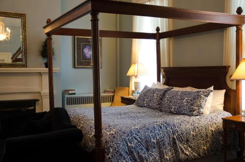 Bourbon Manor Bed & Breakfast Inn - Accommodation - Bardstown