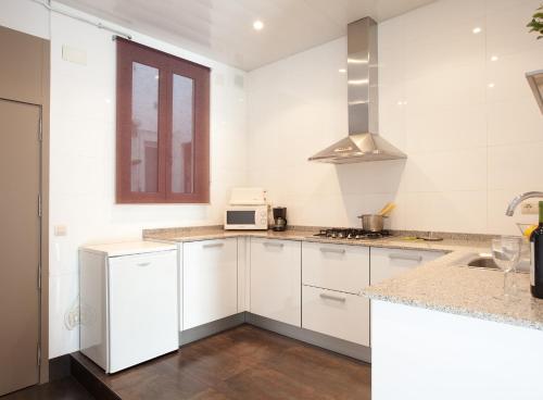 One-Bedroom Apartment image 4