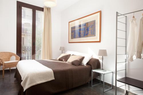One-Bedroom Apartment image 6