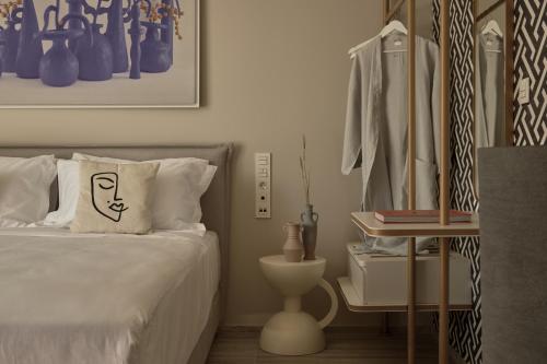 Deluxe King Room image 10