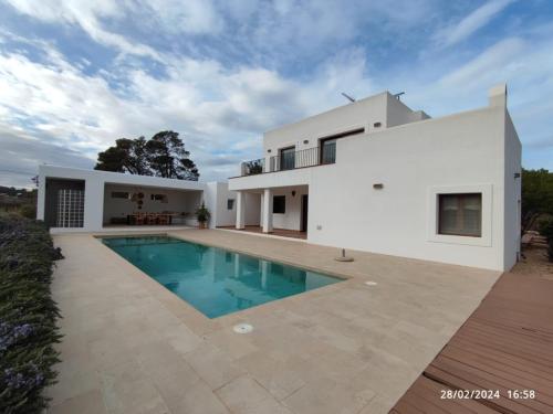 Casa Serena con piscina y jardín