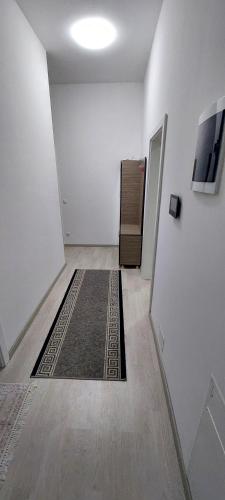 New Luxury 1st Story with balcony - 3 rooms 1 bathroom kitchen tv-wifi -city in Ferizaj