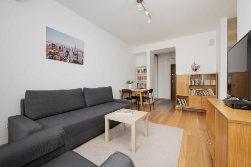 Charming Apartment for 4 People Located 650 m from the Old Town of Warsaw by Noclegi Renters, Warsaw