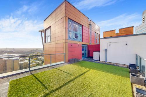 Picture of Stylish 2Bed Penthouse With Private Roof Top Terrace In Canary Wharf