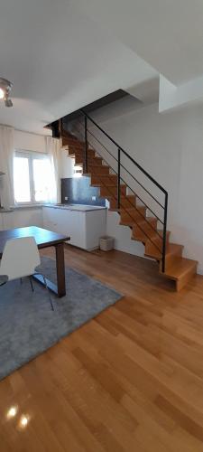 Guesthouse 2012 - image 11