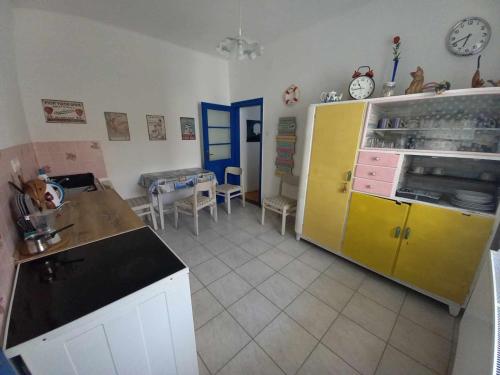 ห้องครัว, Vidám ház, a Zöld Szívü faluban Sopron mellett (Vidam haz, a Zold Szivu faluban Sopron mellett) in ร็อจท็อกมัสซาจ