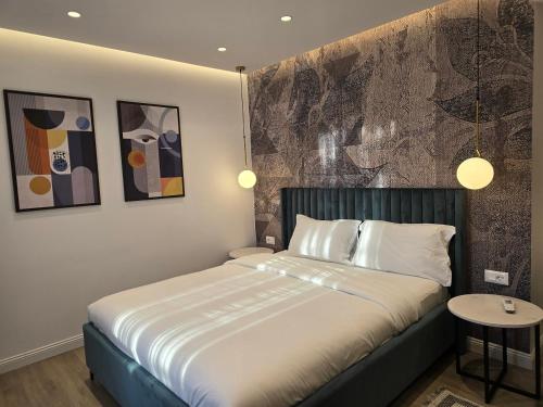 1 queen bed, 2 twin beds